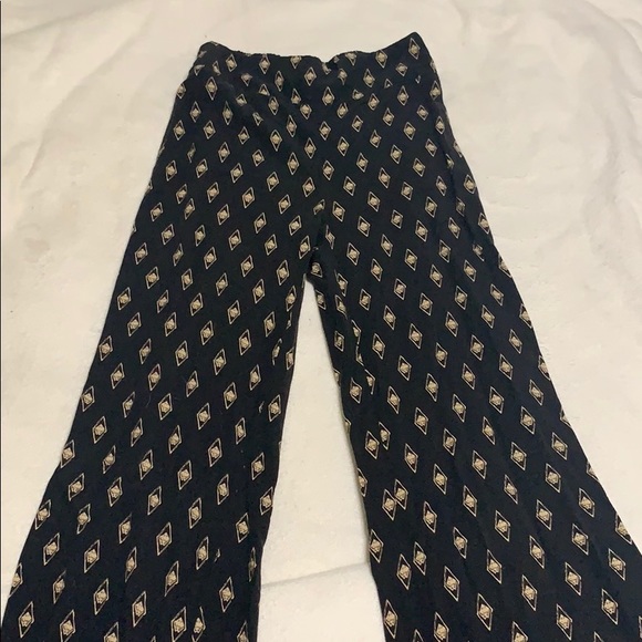 Pretty flowy and fitting pants - Picture 3 of 3